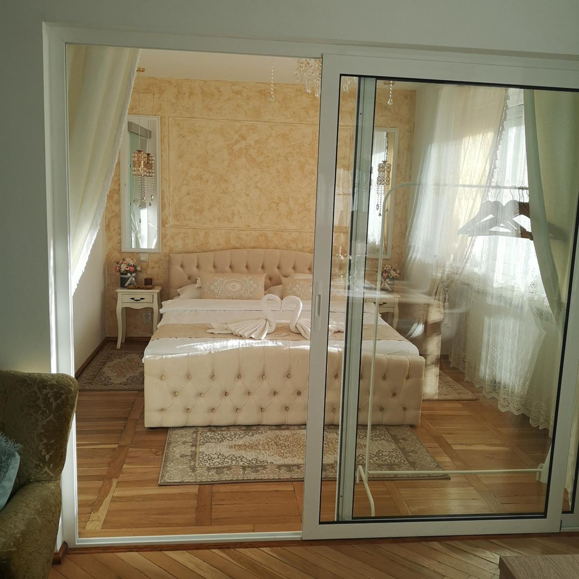 Penthouse Luxury Lägenhet Resita Exteriör bild