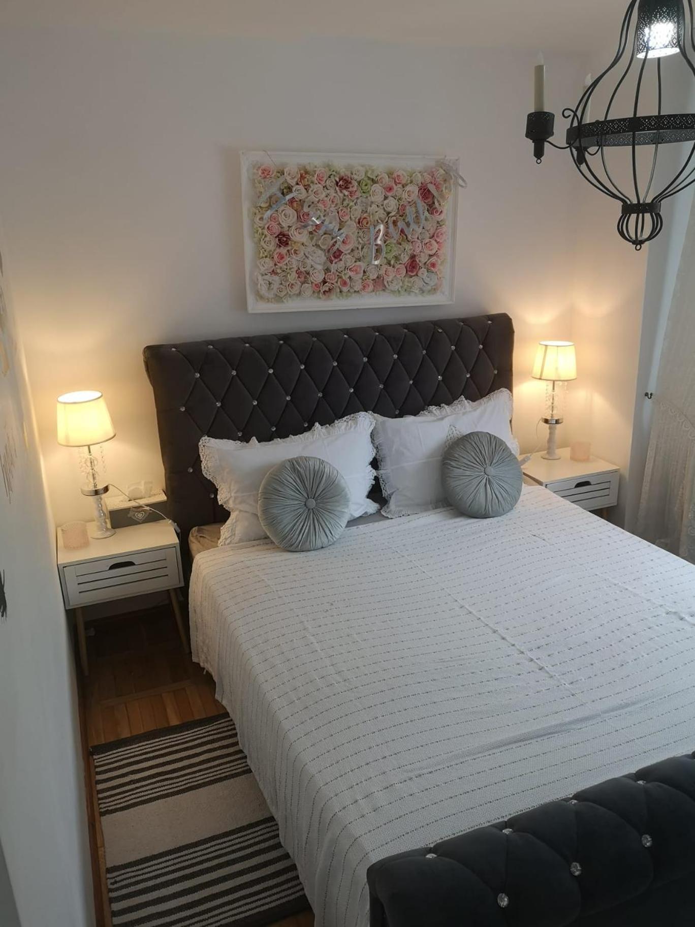 Penthouse Luxury Lägenhet Resita Exteriör bild