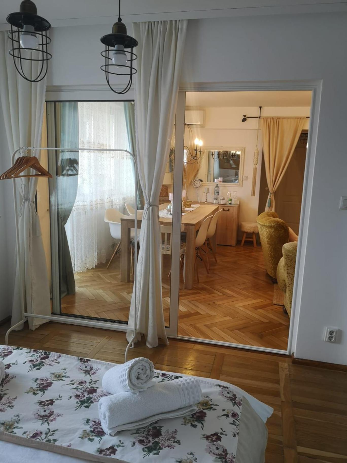 Penthouse Luxury Lägenhet Resita Exteriör bild