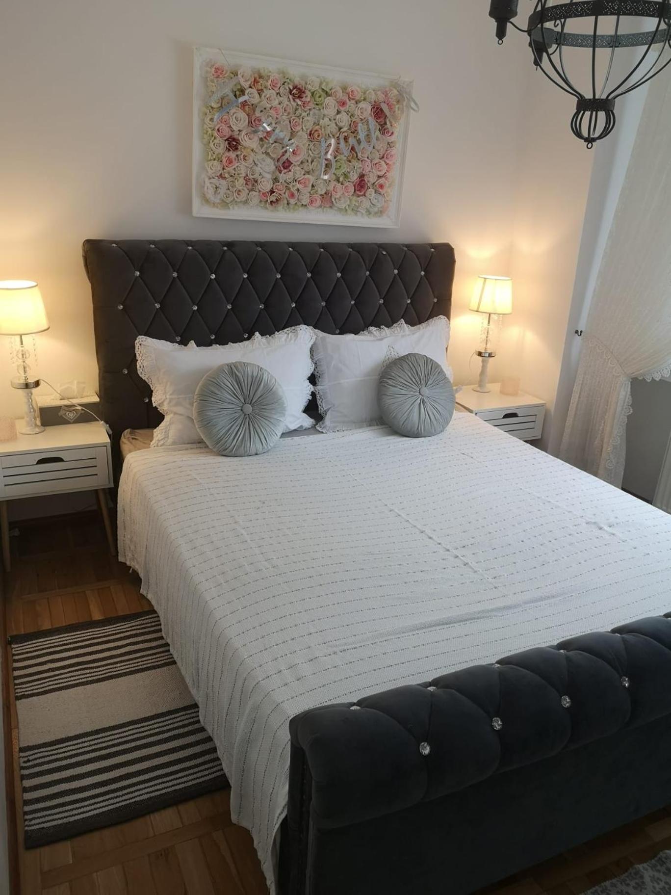 Penthouse Luxury Lägenhet Resita Exteriör bild