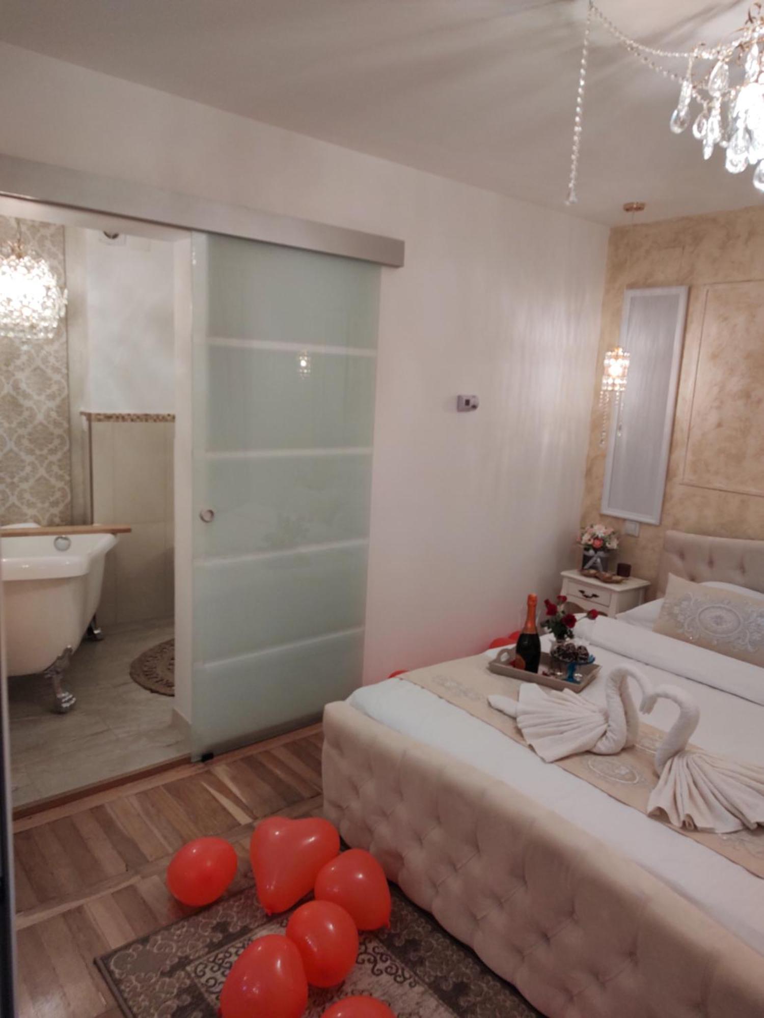 Penthouse Luxury Lägenhet Resita Exteriör bild