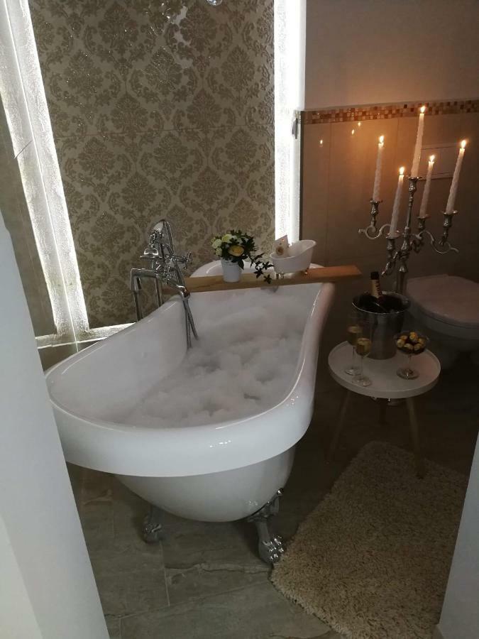 Penthouse Luxury Lägenhet Resita Exteriör bild